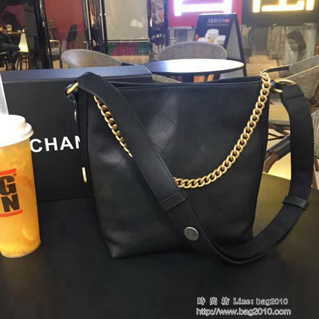 香奈兒CHANEL 93659 93660 2018秋冬 小牛皮金屬扣肩帶嬉皮包手提單肩包 DSC2101